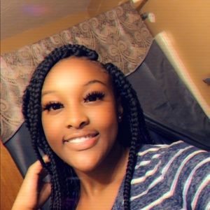 Meet your Posher, Kayla